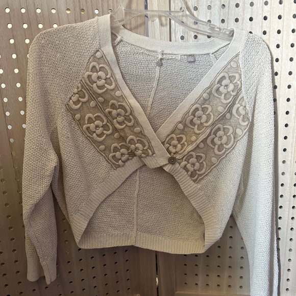Knitted and Knotted Cropped Sweater - Picture 1 of 4